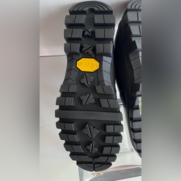 🔴SOLD🔴 THE ROW Greta Lug Sole Winter Chelsea Boot- Black - Picture 13 of 16